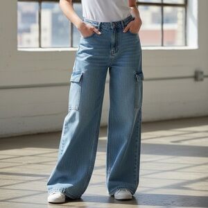 Forever 21 Light Blue Wide Leg Jeans

B2 0226